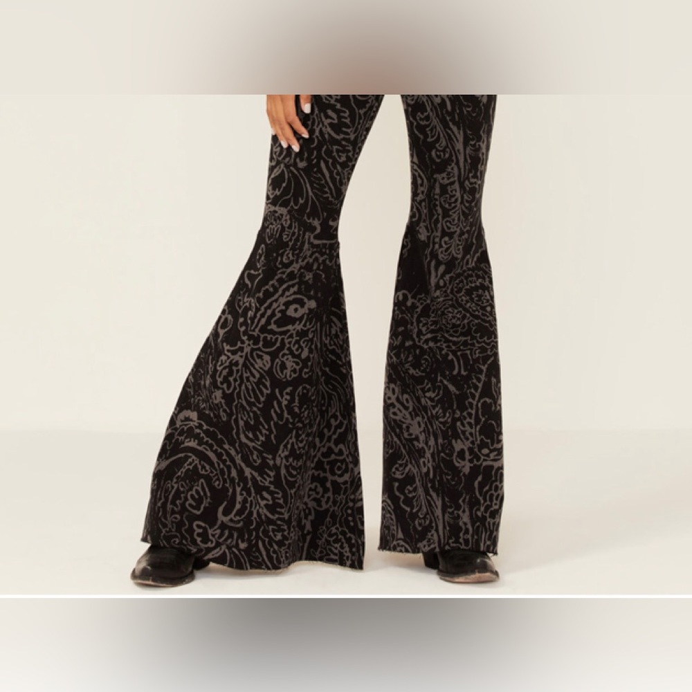 ♥️HOST PICK! ♥️ NWT Free People Bell Bottom Jeans 😎 SZ 24
